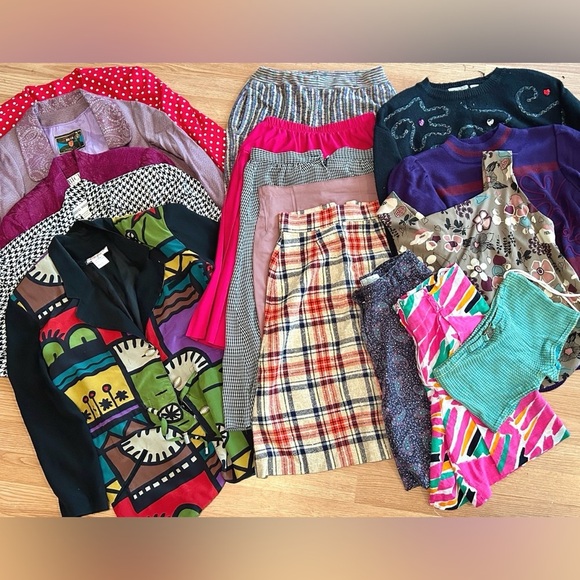 Vintage Women’s Clothing skirts blouses tops mix sizes 5lb mystery bundle - Picture 4 of 10